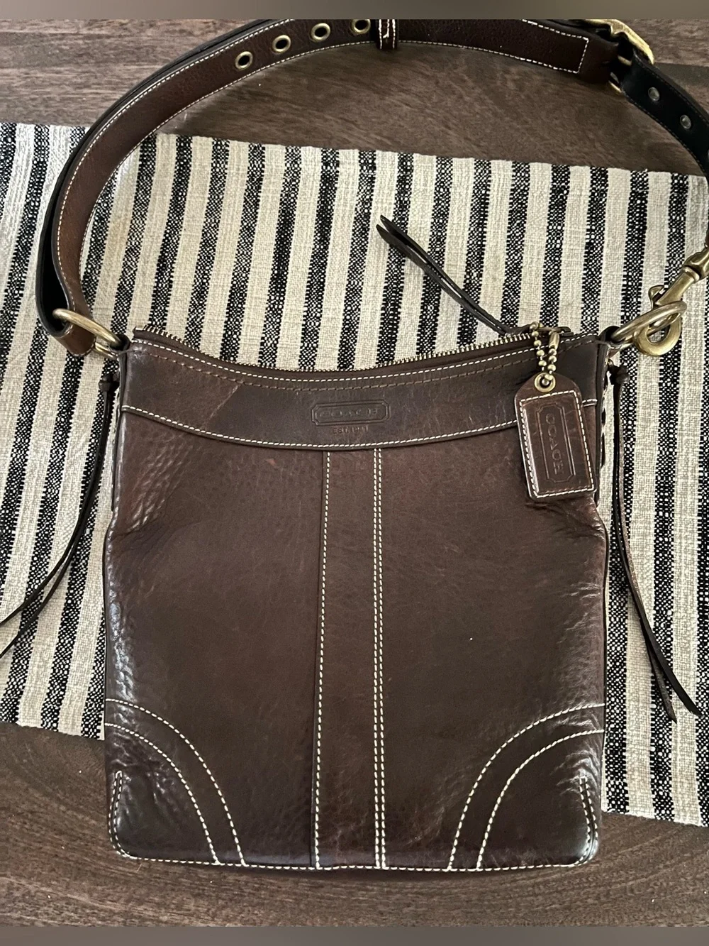 Vintage dark brown leather Coach Bleecker shoulder bag 10398 brass hardware